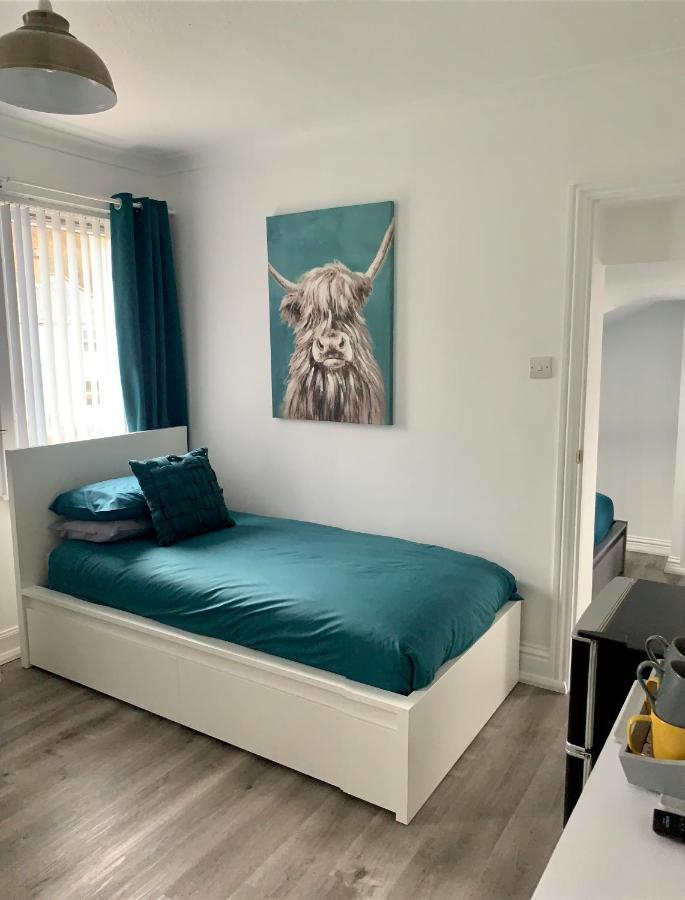 Nevis Rooms - Self Check In With Free Onsite Parking Inverlochy Exterior photo