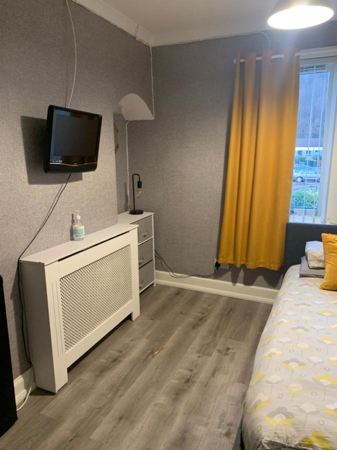 Nevis Rooms - Self Check In With Free Onsite Parking Inverlochy Exterior photo