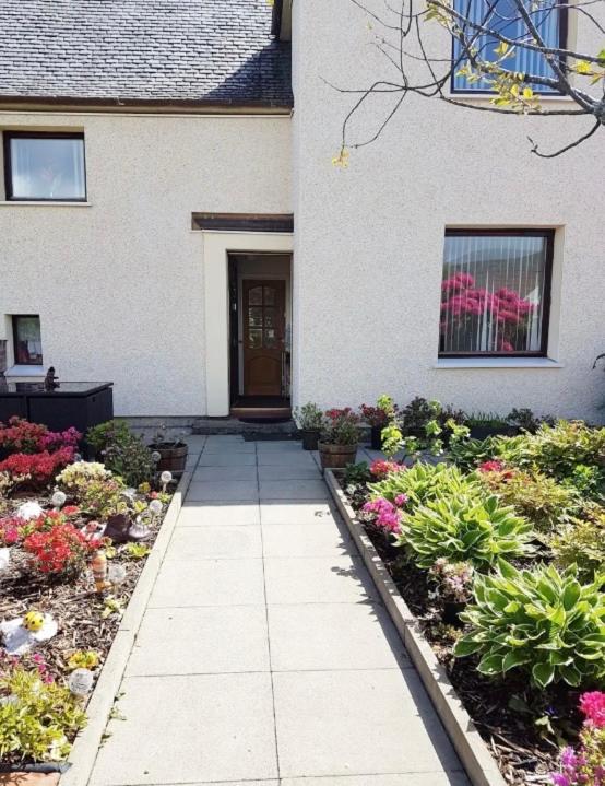 Nevis Rooms - Self Check In With Free Onsite Parking Inverlochy Exterior photo